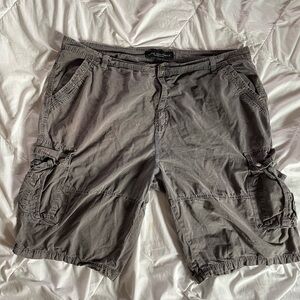 Gray Cargo Shorts with Lightweight Fabric and Knee-Length Design
